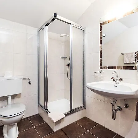 Madle - Πανσιόν